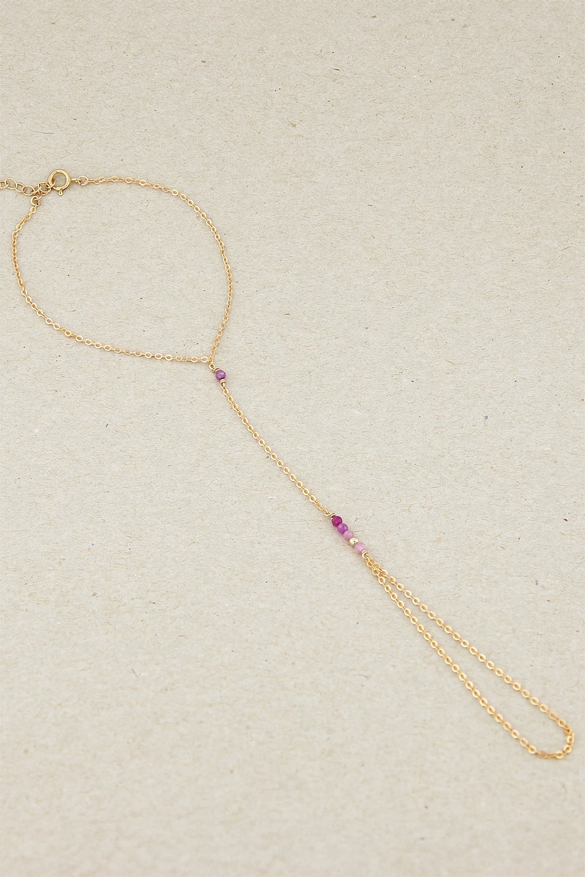 Bijou de main Théa - Grenadine