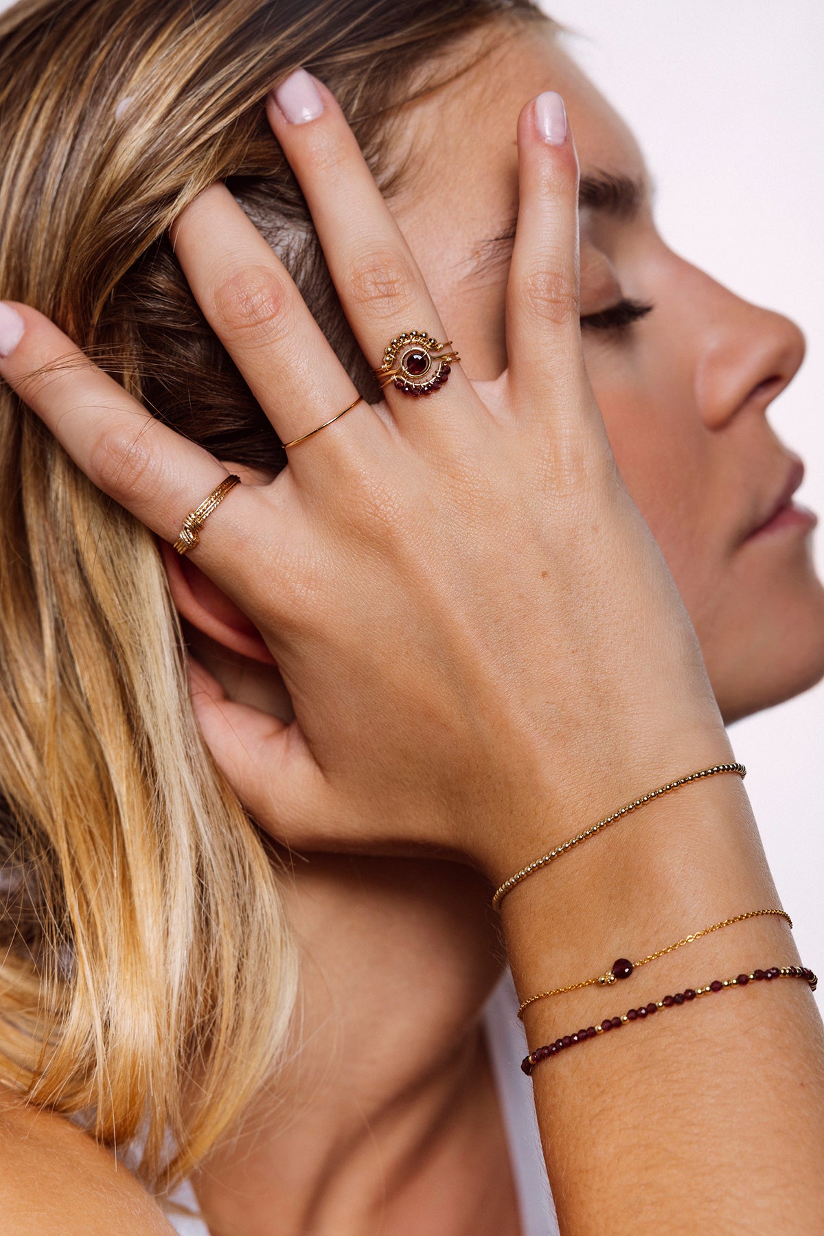 Swan Ring - Garnet