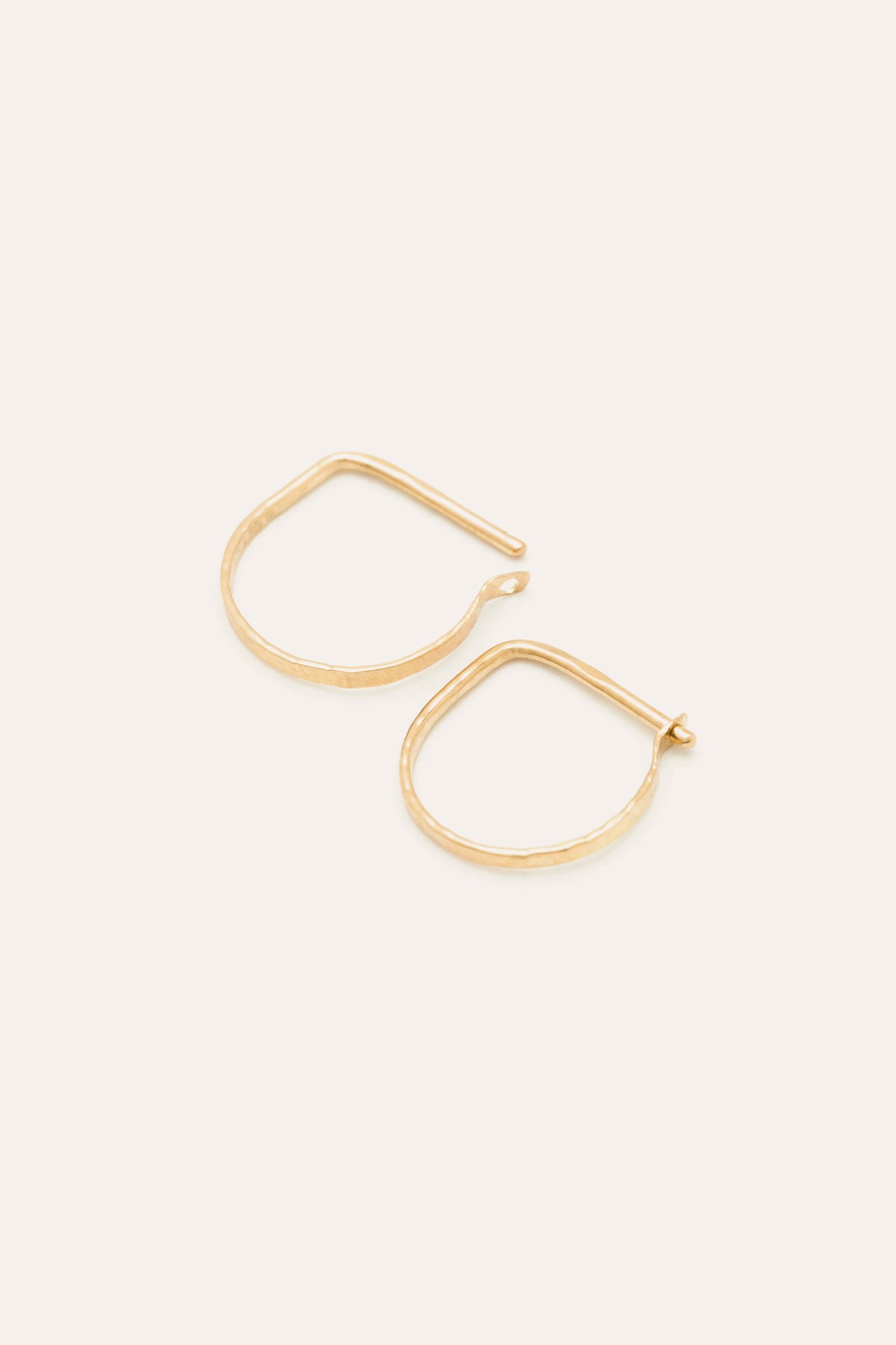Mini Hammered Creoles - 750‰ Gold