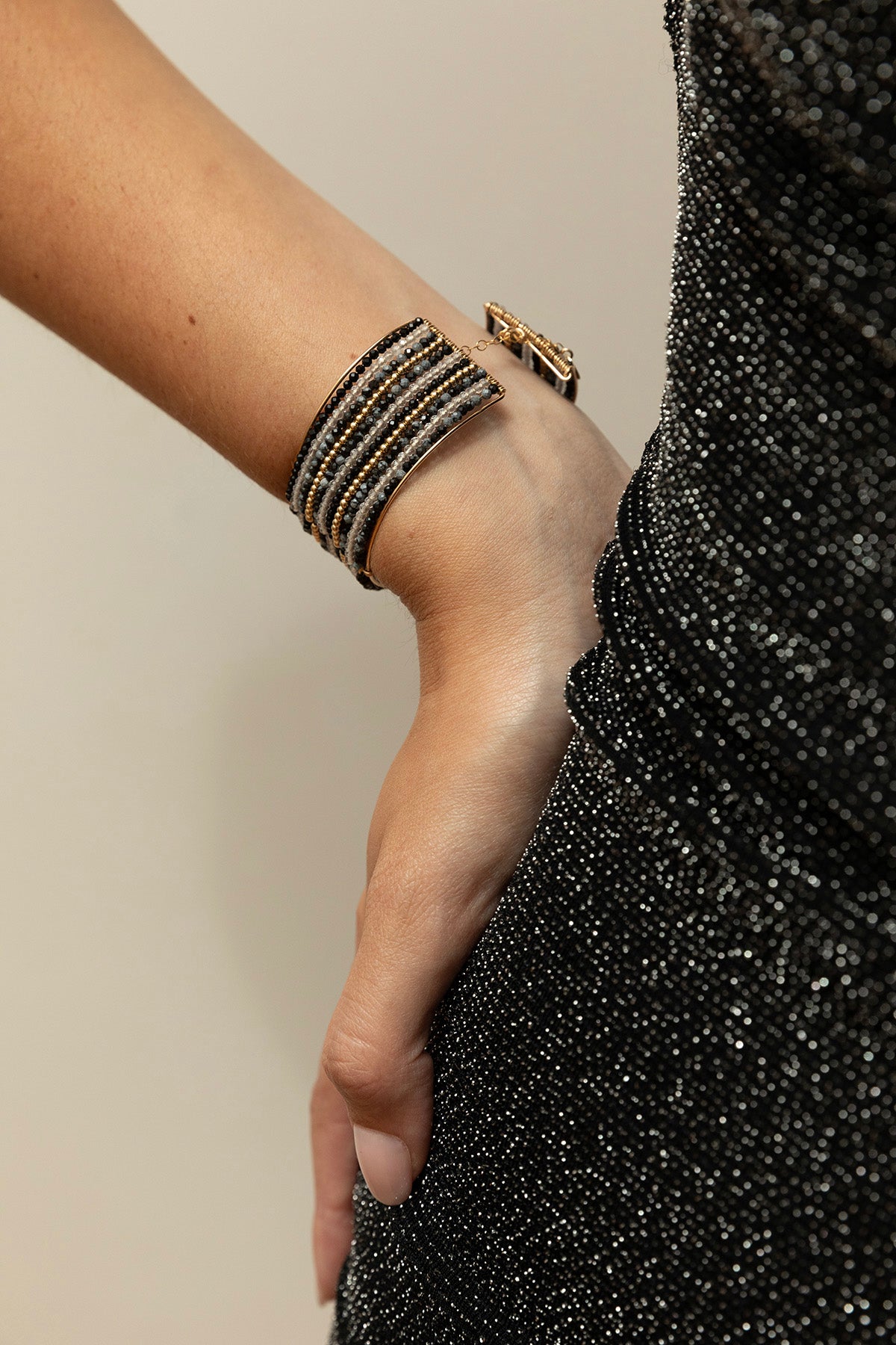 Queen cuff