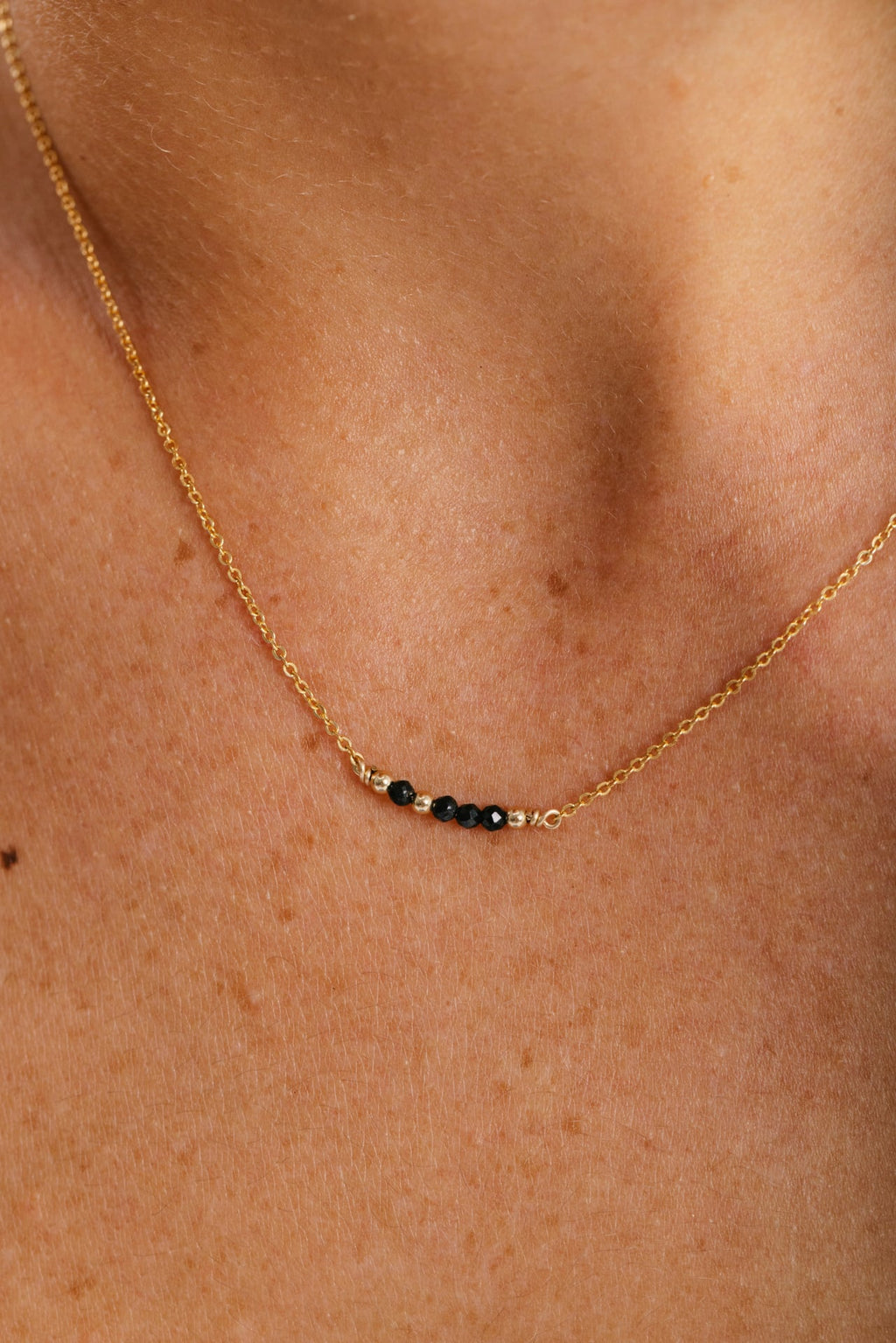 Théa Short Necklace - Spinel