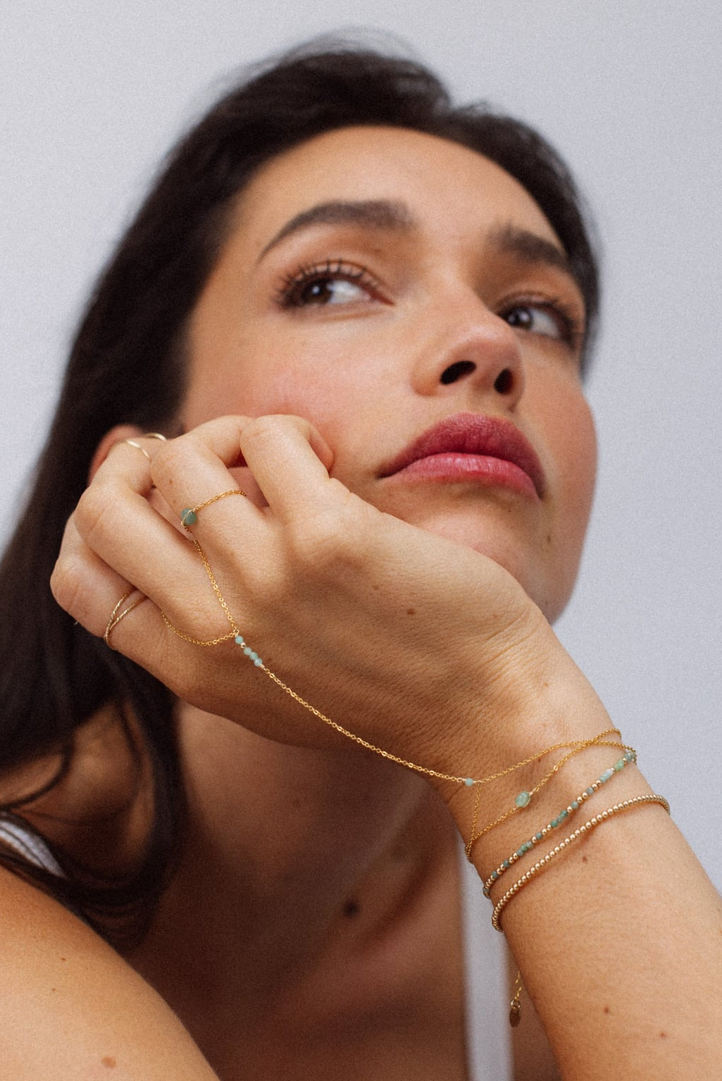 Théa hand jewel - Emerald