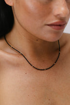Collier Queen 40 cm spinelle porté en ras de cou, or laminé 585/1000