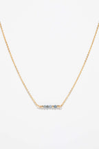 Collier court Théa à plat, enfilage de saphirs de 2 mm sur chaîne dorée