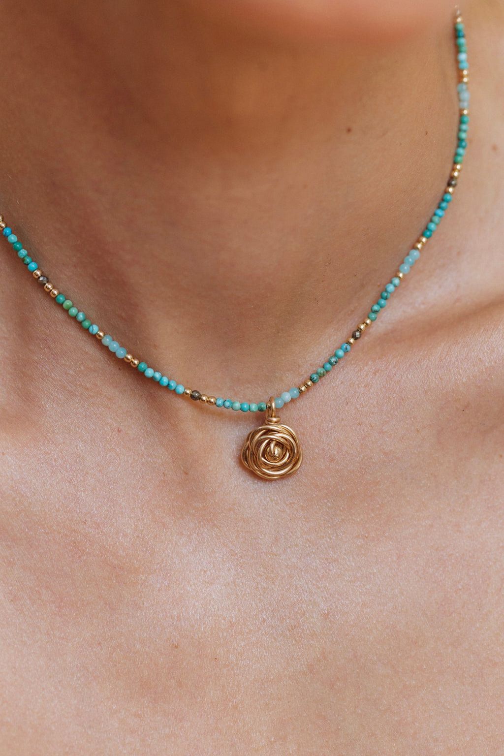 Medium Rosa Pendant - Gold