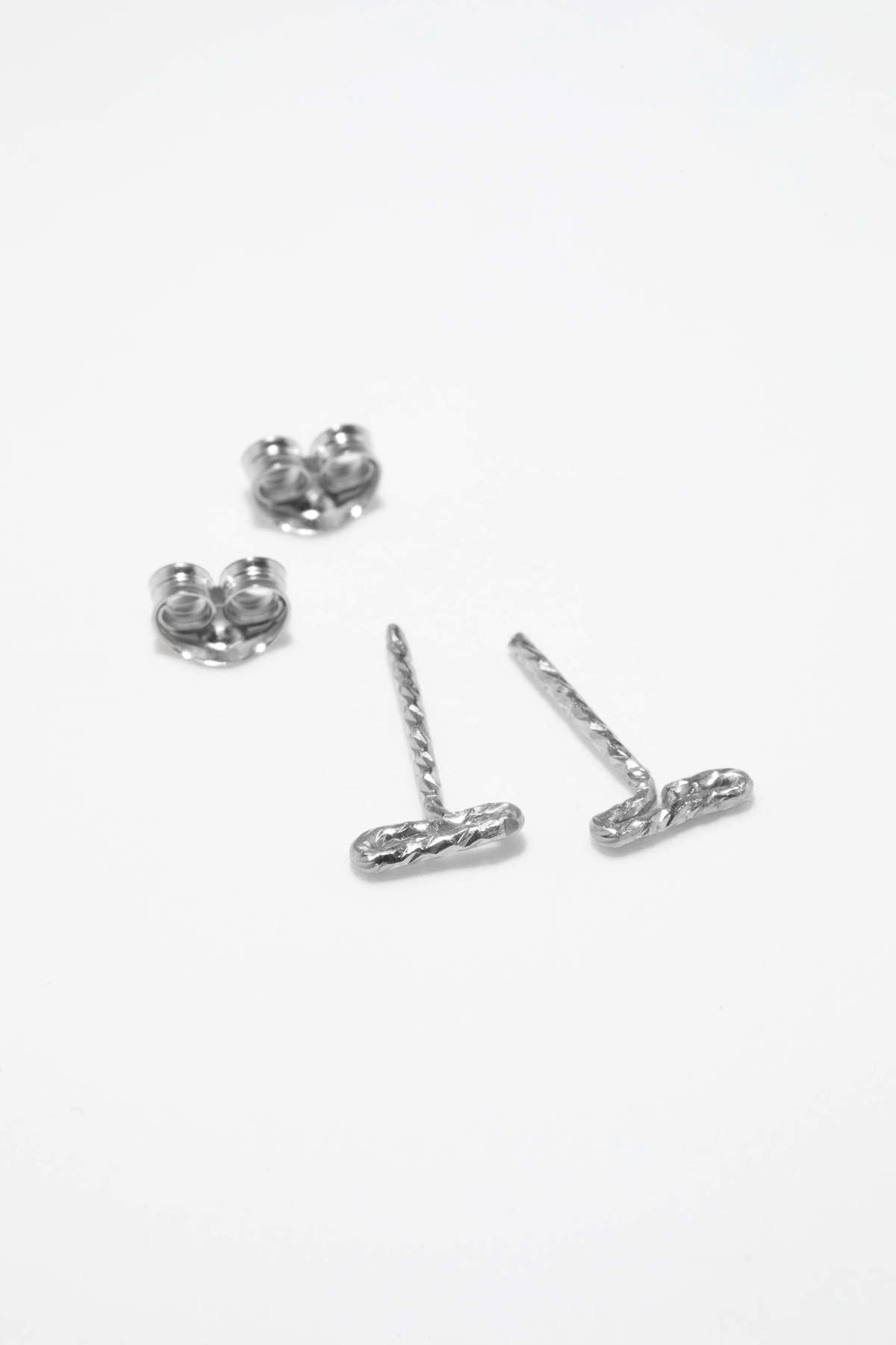 Mini puces éclat barre argent