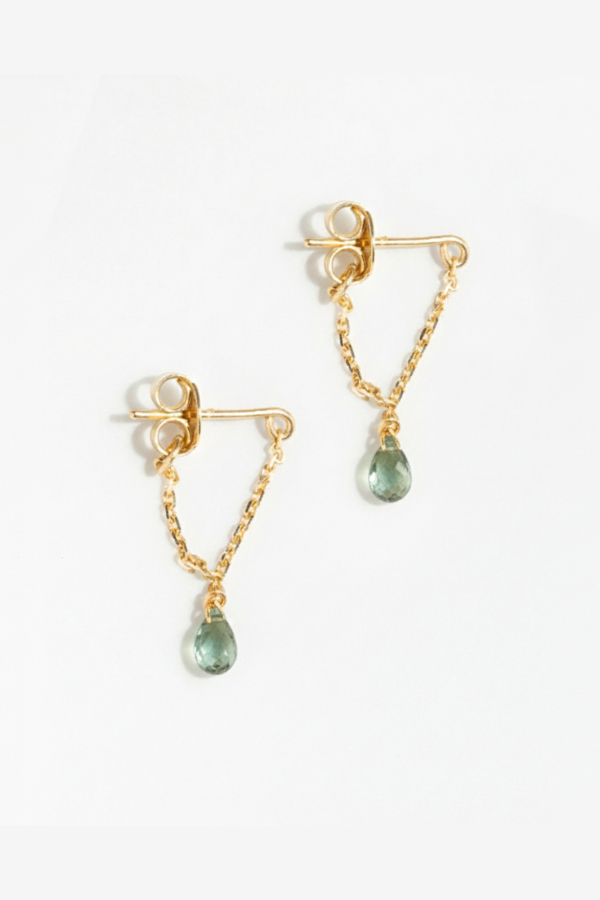 Boucles d'oreilles chaîne Mia en or 18 carats, saphirs vert foncé en goutte