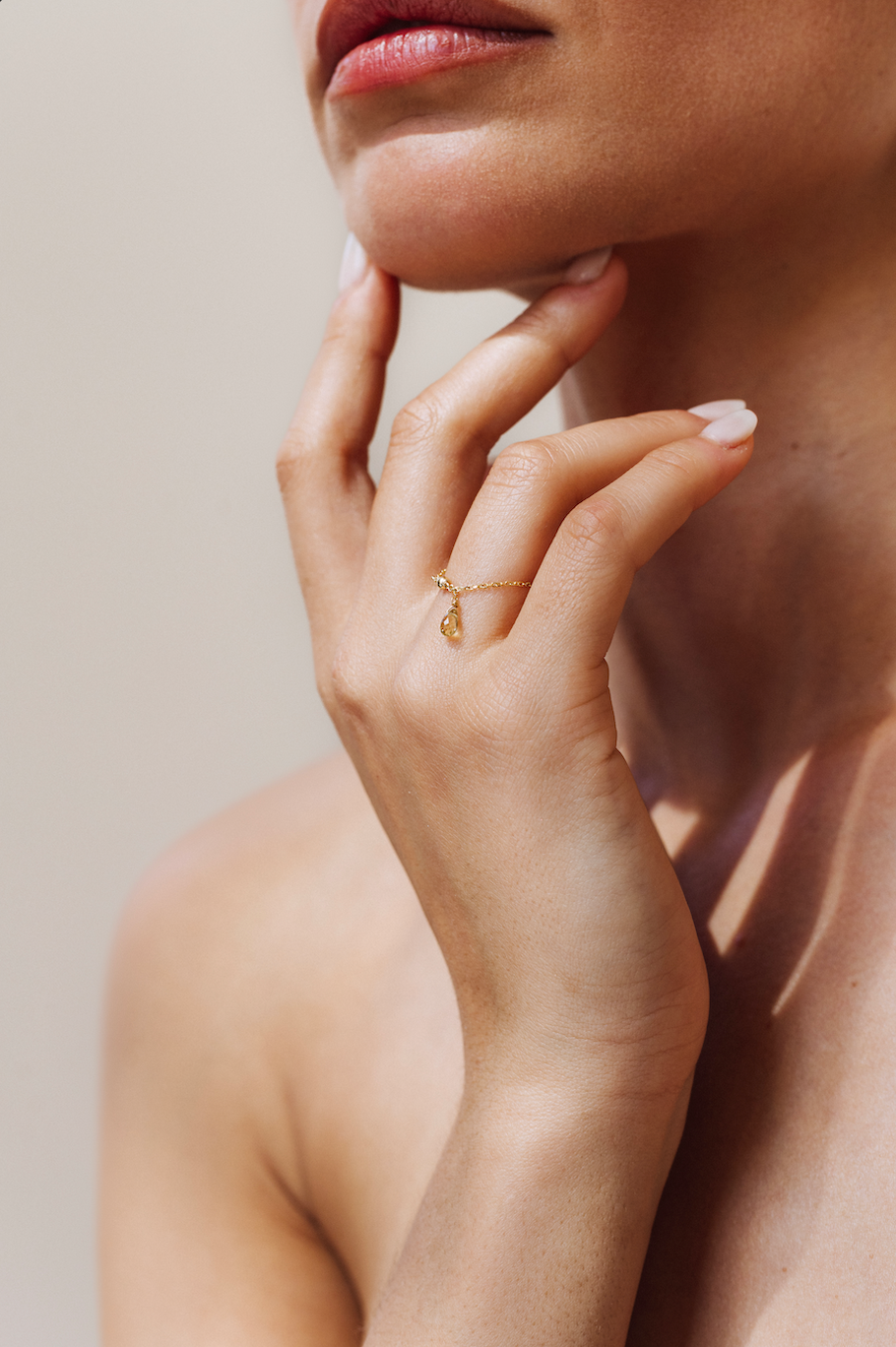 Mia Ring – 750‰ Gold – Dark Pink Sapphire