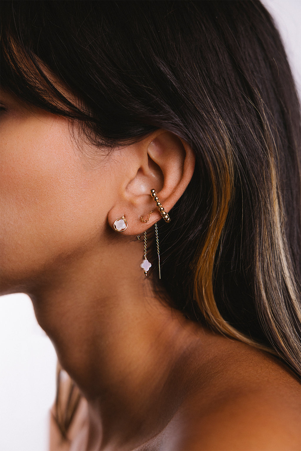 Swan ear jewel - Mother of pearl