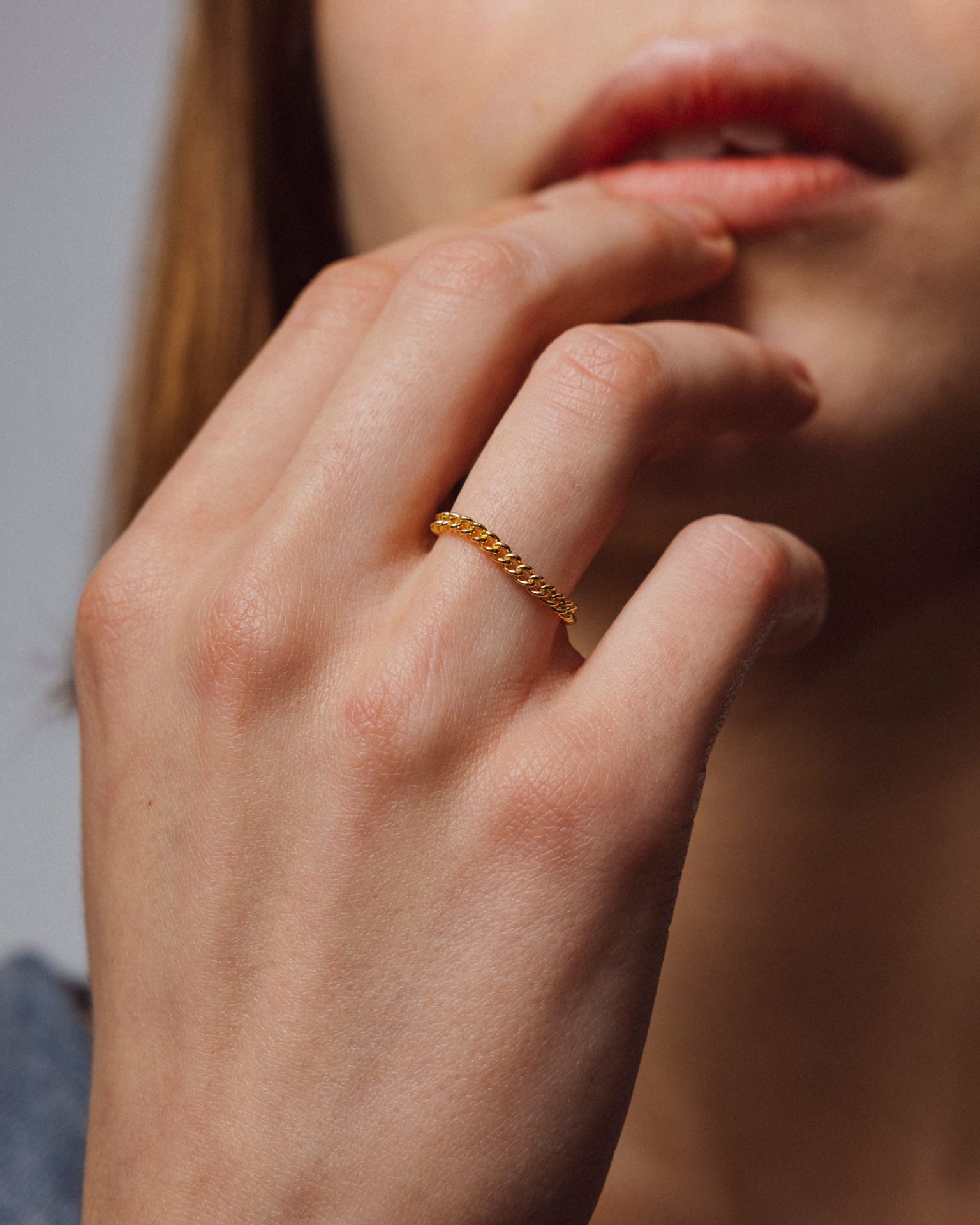 Mona chain ring