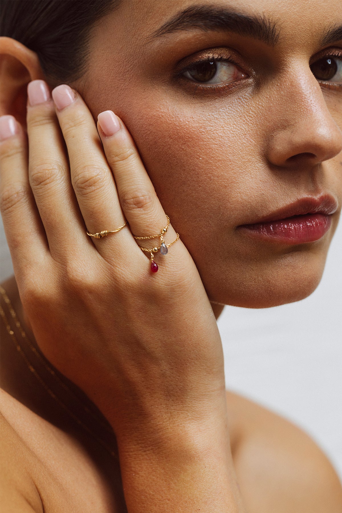 Mia Ring – 750‰ Gold – Dark Pink Sapphire