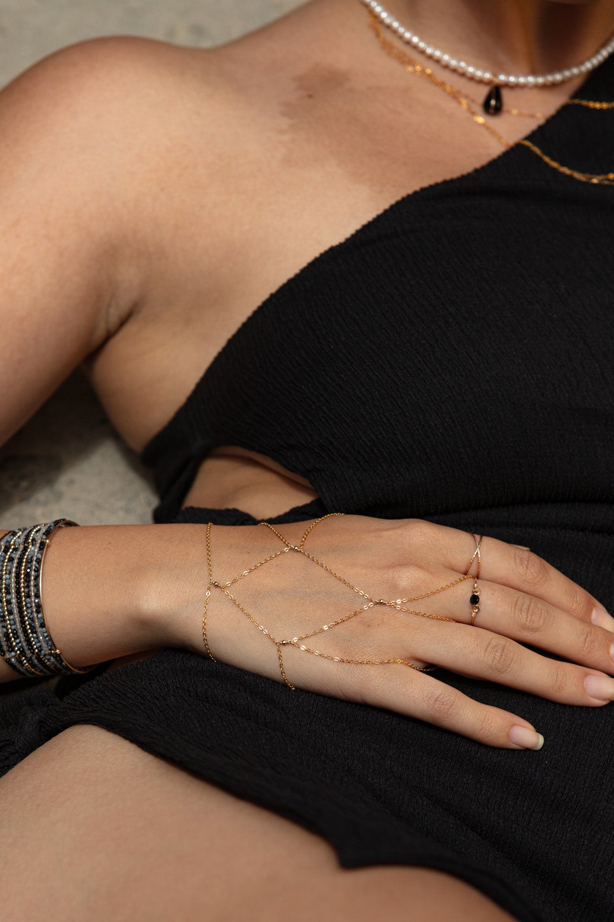 Mitaine hand jewelry